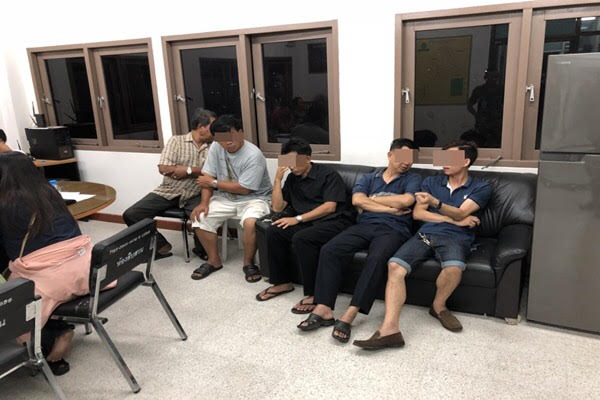 บุกจับลักลอบเล่นการพนันในบ้านพักที่ภูเก็ต หลังถูกร้องเรียนเปิดเล่นไม่กลัวใคร | News by The Thaiger