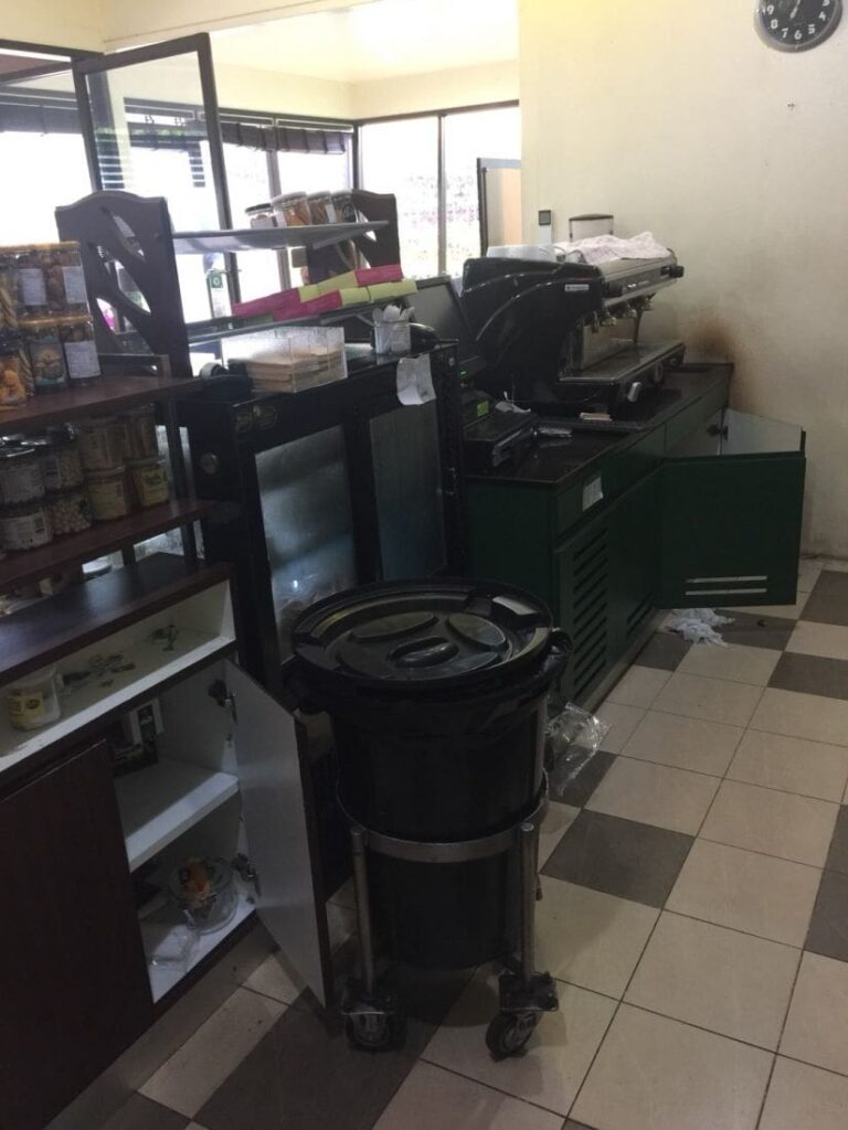 ตร.เร่งล่าคนร้ายงัดร้านกาแฟดังภายในปั้มน้ำมัน | News by The Thaiger