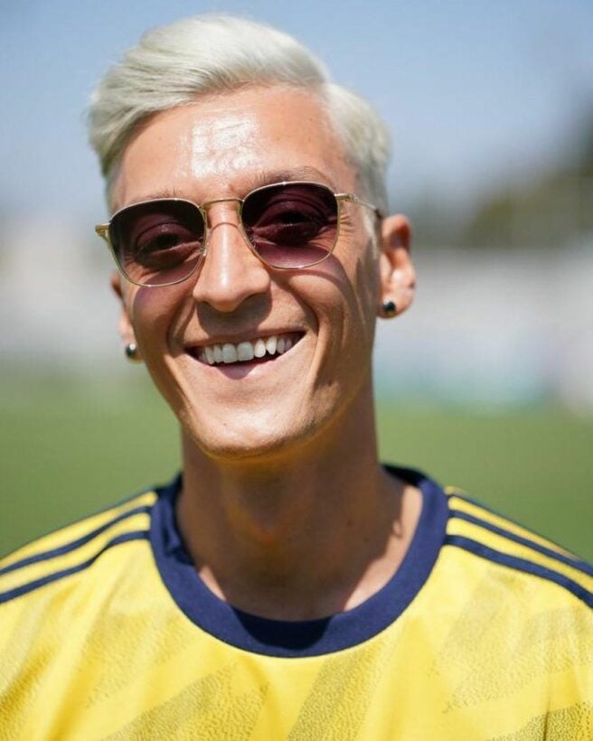 โอซิล ผมบลอนด์