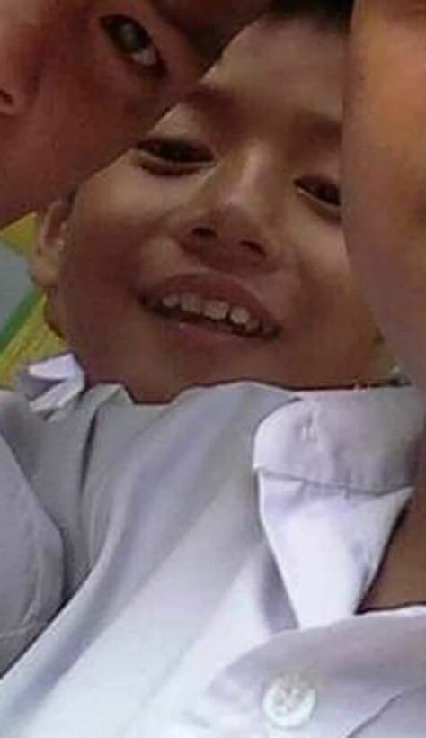 น้องไอซ์ อัมรินทร์ หอมแก้มแม่