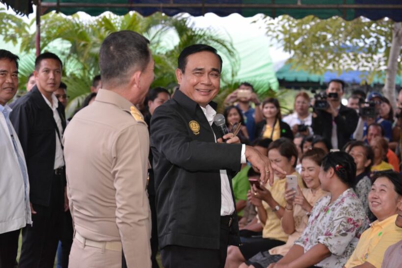 พลเอกประยุทธ์ สุโขทัย น้ำท่วม เลี้ยงปลา