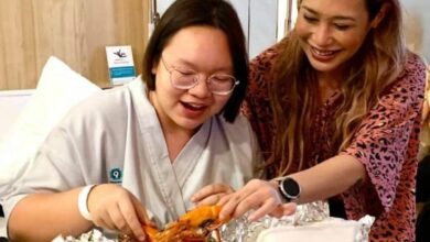 ทราย เจริญปุระเยี่ยมแกนนำ