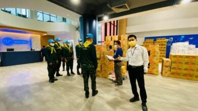 กนก มาทำงาน