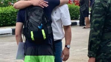 อนุทินกอดลูกชาย