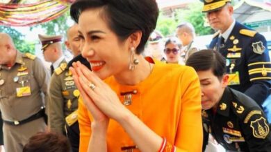 เจ้าคุณพระสินีนาฏ ถวายผ้าไตรและเครื่องสังฆทาน