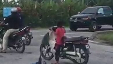 เด็กขี่มอเตอร์ไซค์