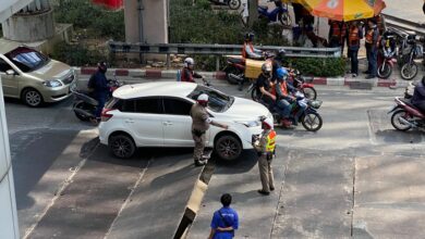 แผ่นเหล็กปูถนนชำรุด