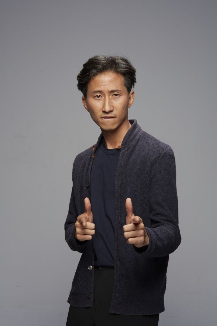 เมษ ธราธร