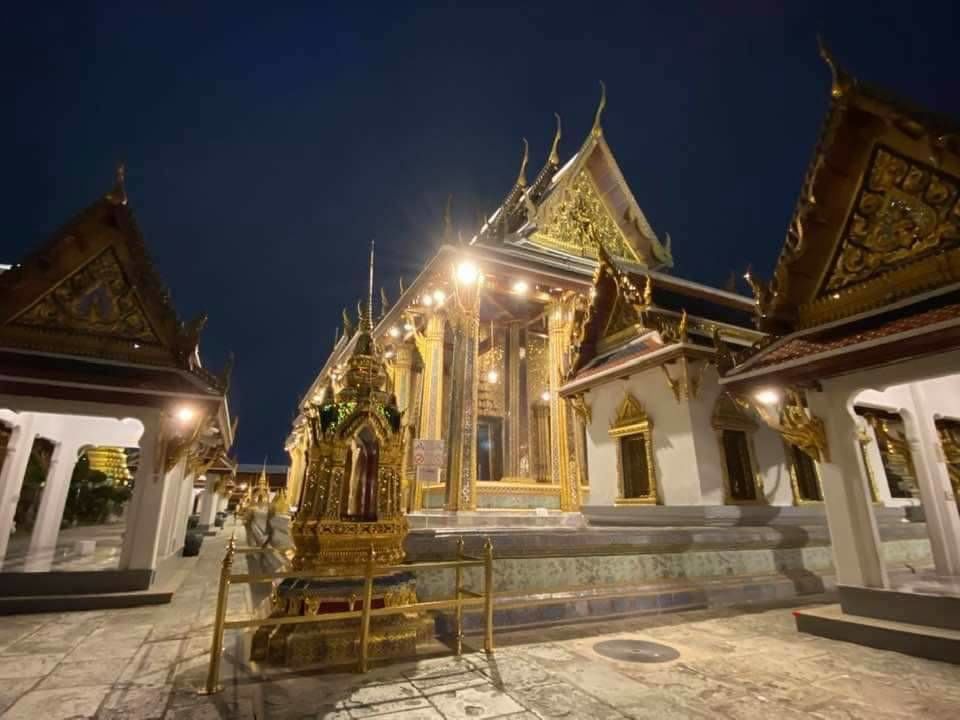 วัดพระแก้วเปิดกลางคืน