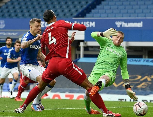 โอลิเวอร์ รับผิดที่ไม่ให้ใบแดง พิคฟอร์ด