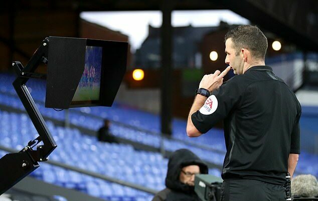 โอลิเวอร์ รับผิดที่ไม่ให้ใบแดง พิคฟอร์ด