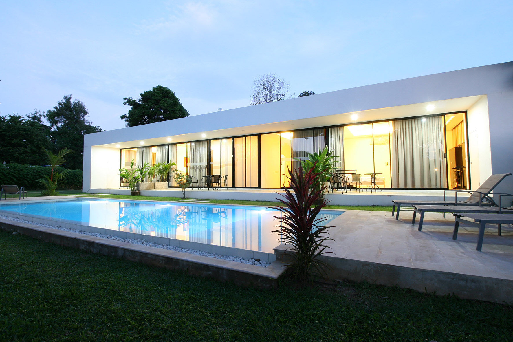 White Breeze Pool