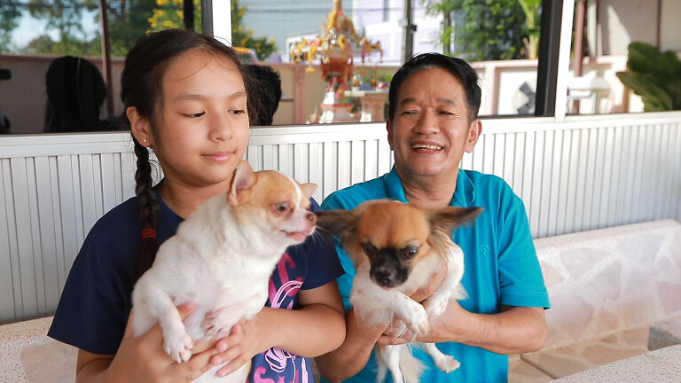 น้องสโนว์ โย่ง เชิญยิ้ม