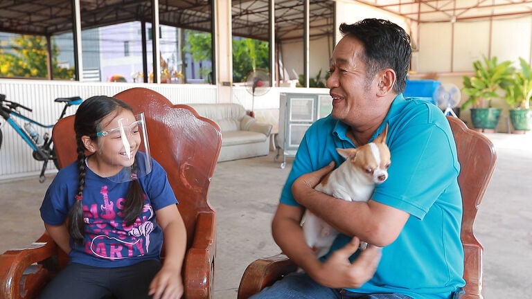 น้องสโนว์ โย่ง เชิญยิ้ม