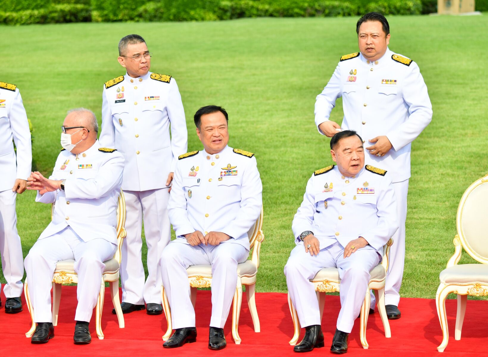 ครม.ประยุทธ์ 2/4