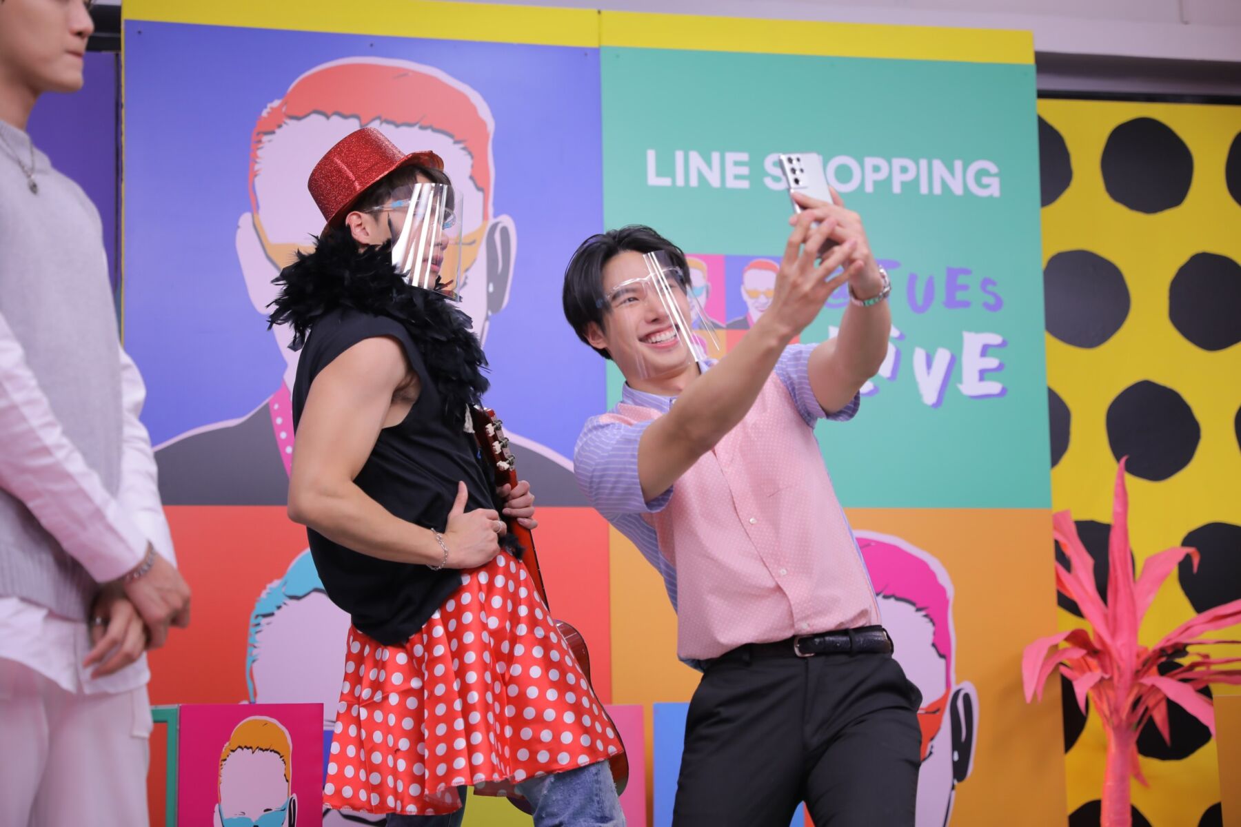 LINE SHOPPING x @TuesLIVE