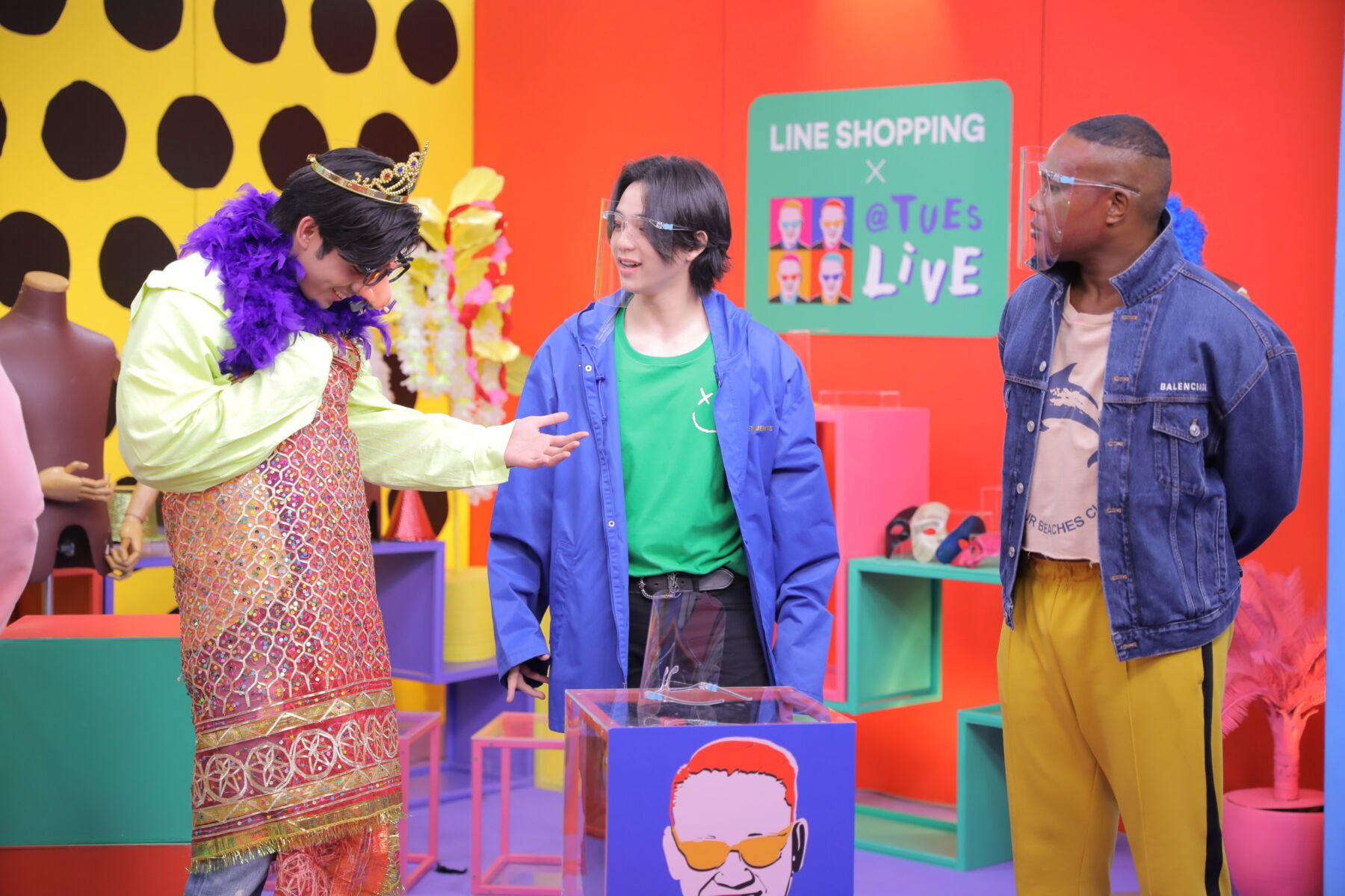 LINE SHOPPING x @TuesLIVE