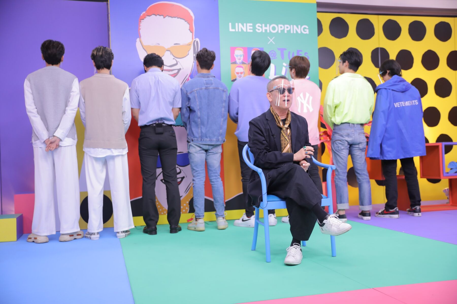 LINE SHOPPING x @TuesLIVE