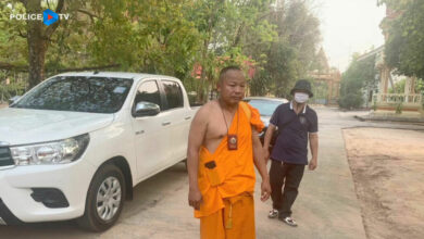 ปลอมตัวเป็นพระ