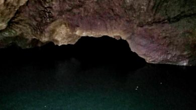 พระติดถ้ำ