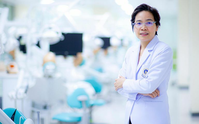 ทันตแพทย์หญิงจินตนา โพคะรัตน์ศิริ