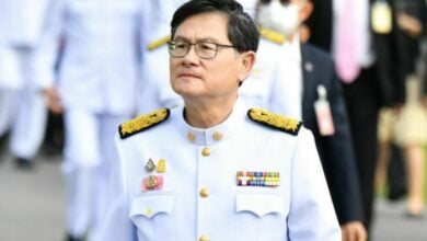 เอนก เหล่าธรรมทัศน์