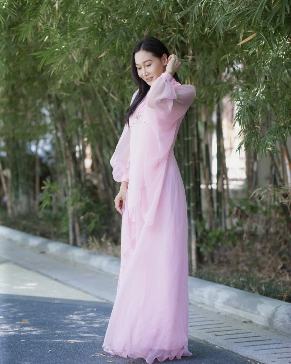 กุ้งพลอย กนิษฐรินทร์