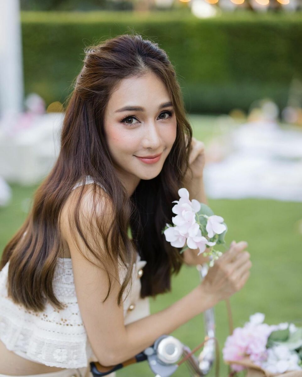 เนย โชติกา