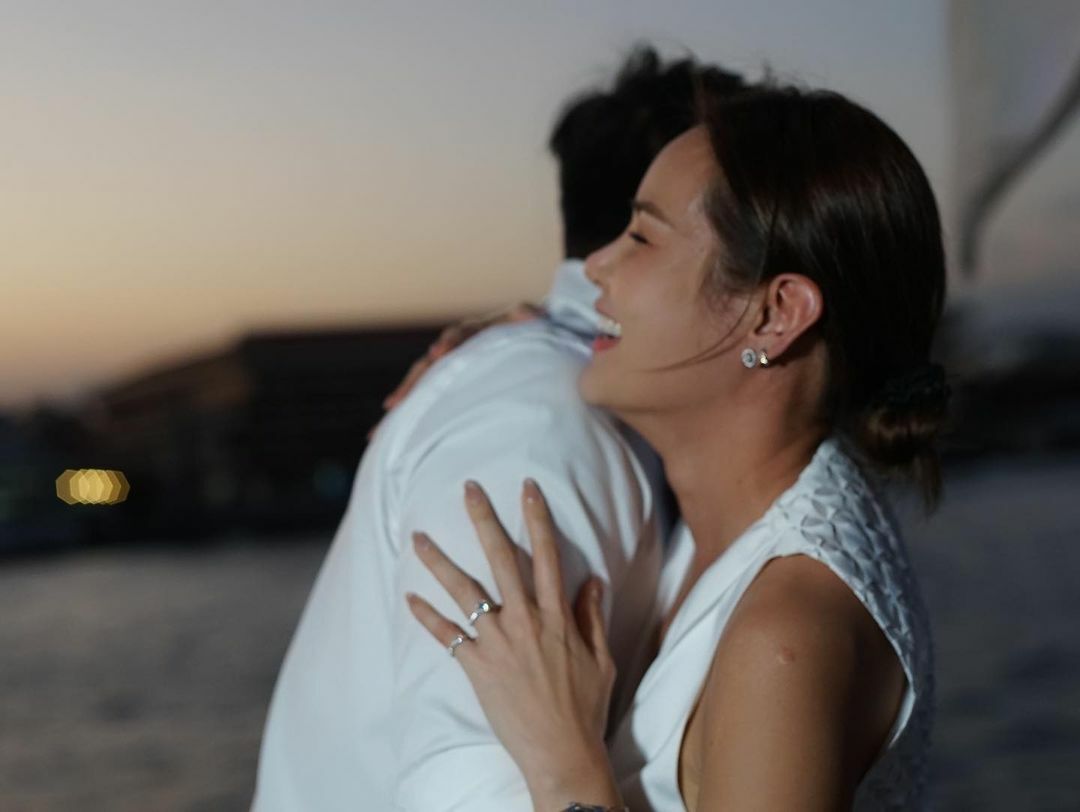 หญิง รฐา