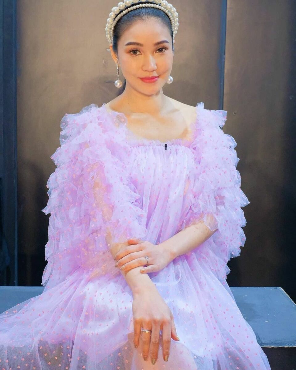 ชมพู่ ก่อนบ่าย