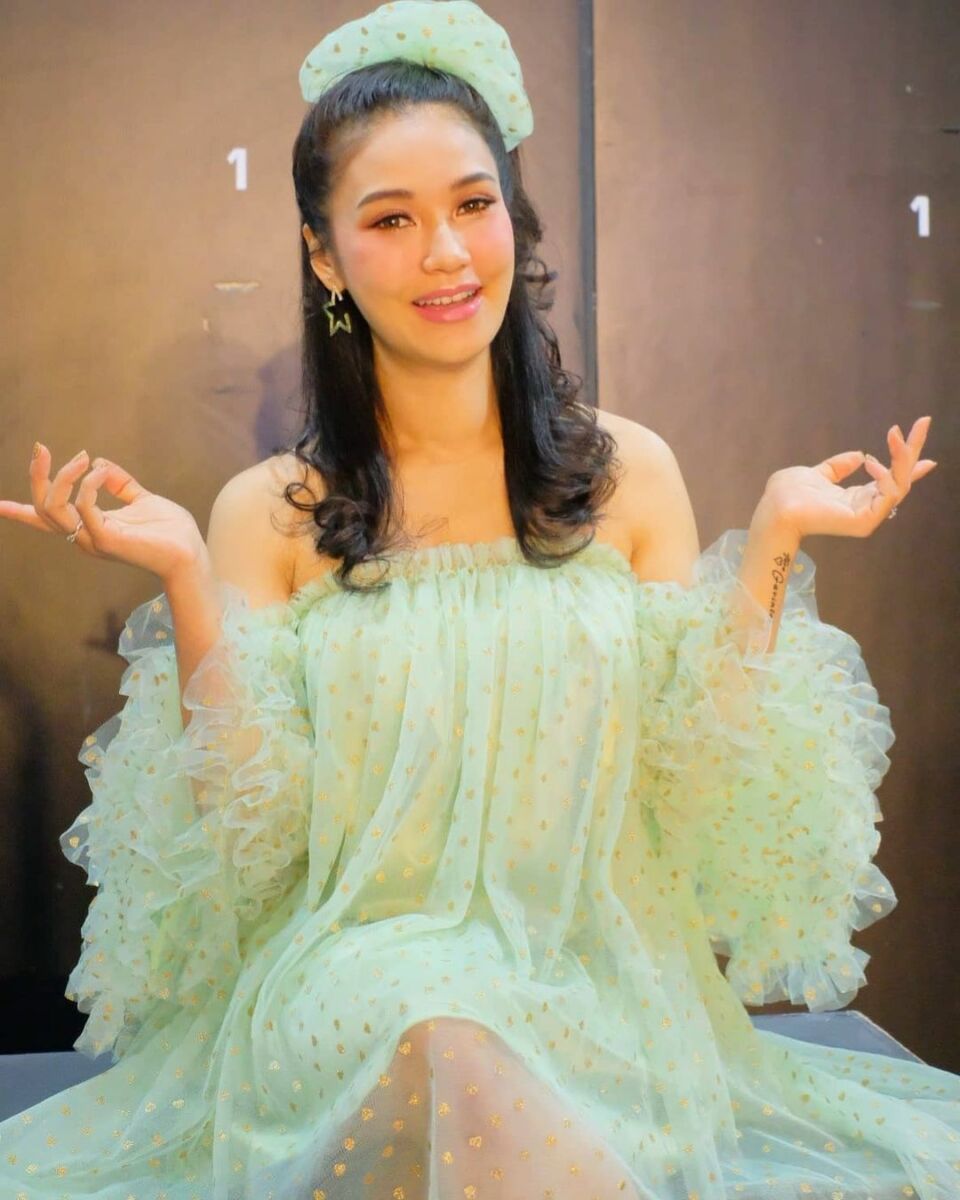 ชมพู่ ก่อนบ่าย