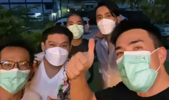 บอล เชิญยิ้ม แจ๊ส ชวนชื่น