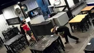 เลิกจ้าง ห้ามนั่งในร้าน