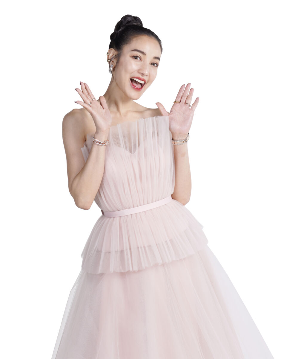 แพท ณปภา ช่วยลุงไลฟ์ขายเสื้อผ้า