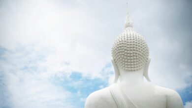ปิดทองหลังพระ