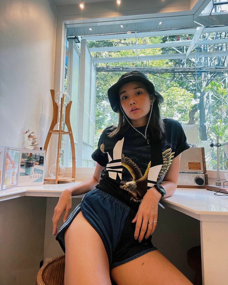 หญิง รฐา