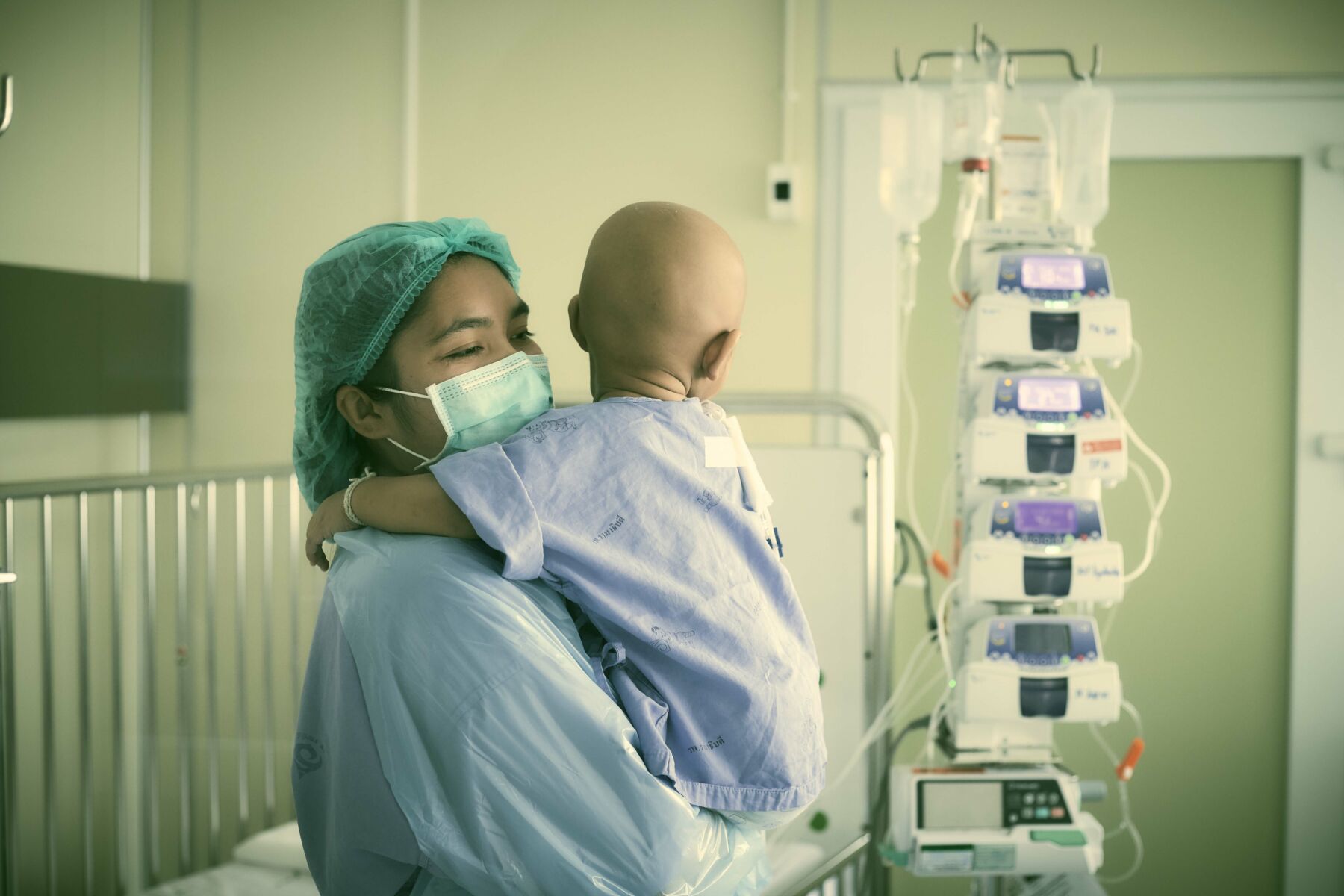 เป๊ก ผลิตโชค บริจาค