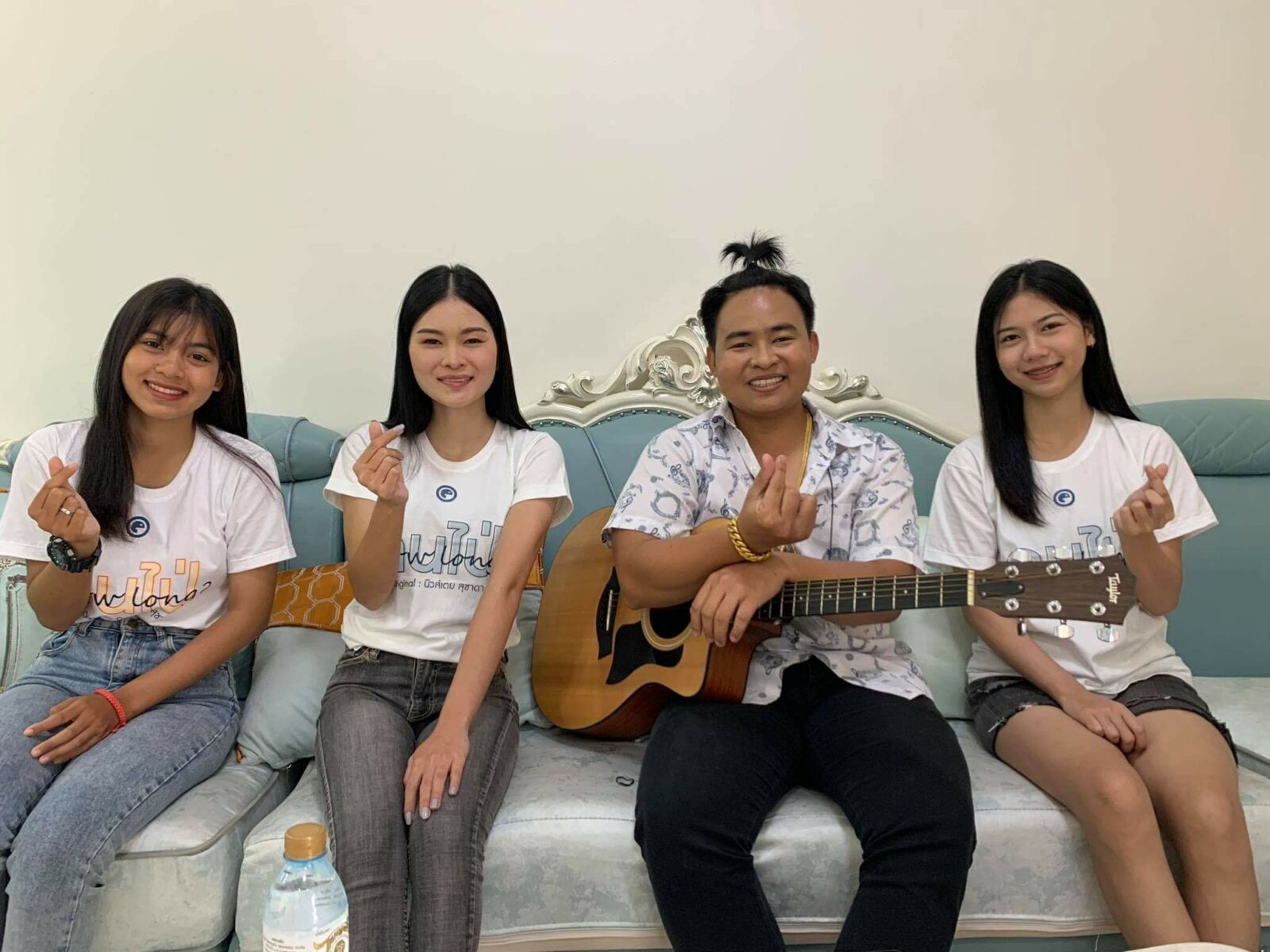เอ๋ มิรา