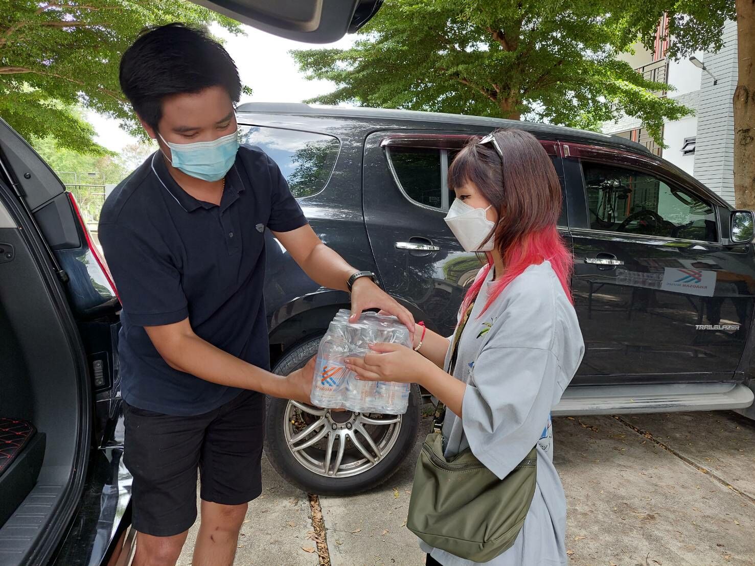 วีวี่ ข้าวสารมิวสิก