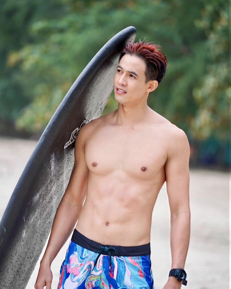 แชมป์ ชนาธิป