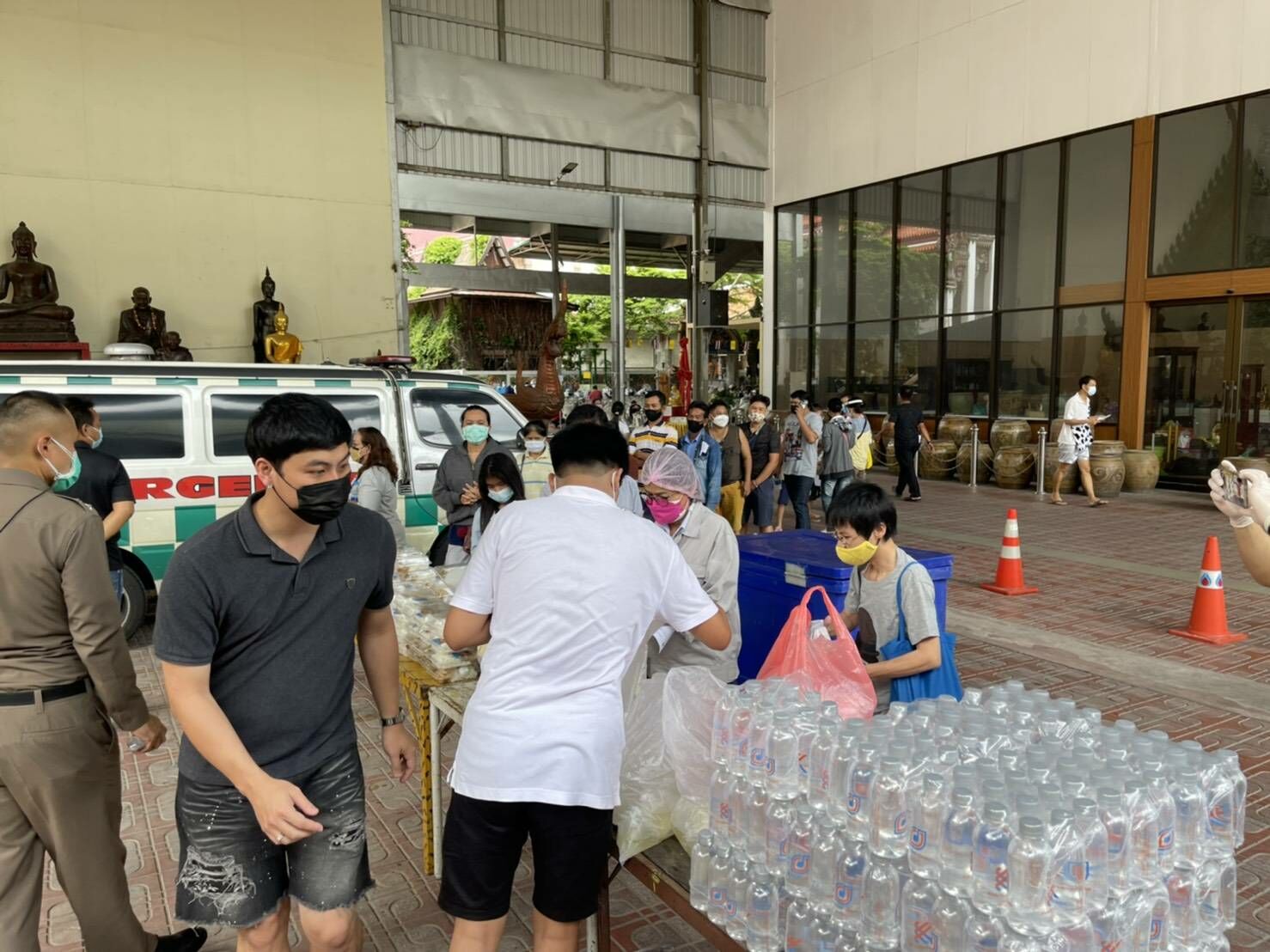 วีวี่ ข้าวสารมิวสิก