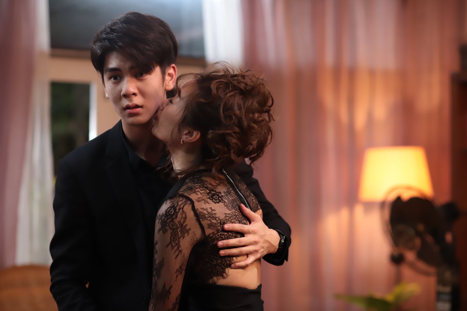 พฤษภา-ธันวา รักแท้แค่เกิดก่อน