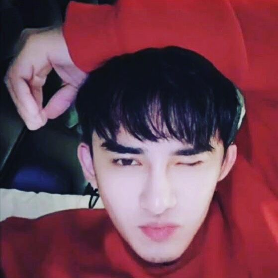 พชร์ อานนท์