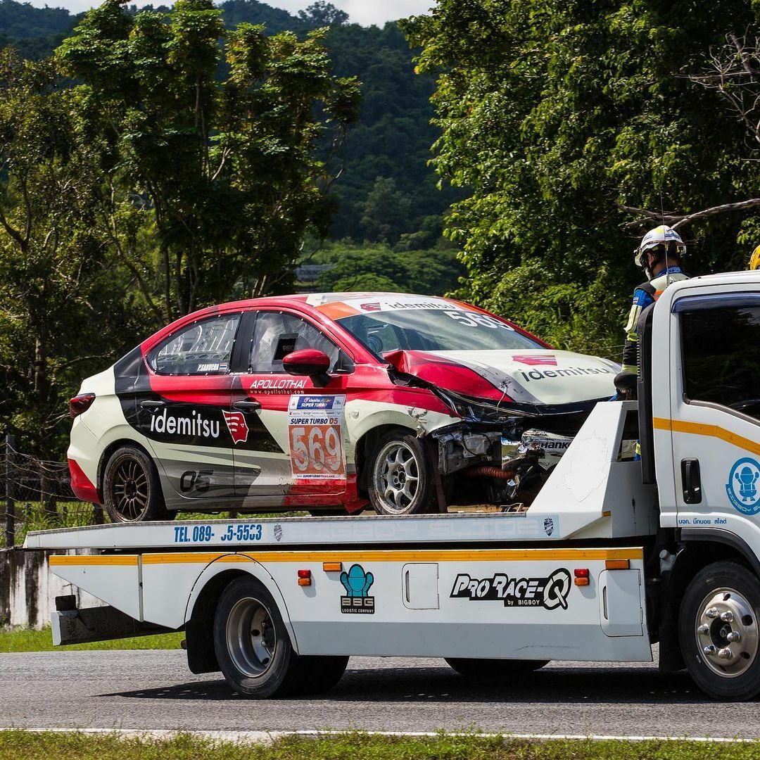 ญิ๋งญิ๋ง รถแข่ง