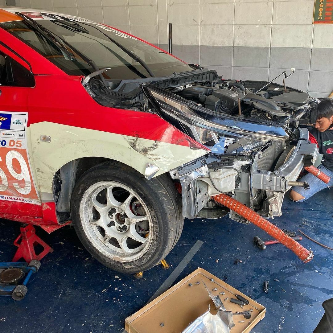 ญิ๋งญิ๋ง รถแข่ง