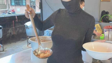 แม่ค้า ก๋วยเตี๋ยว