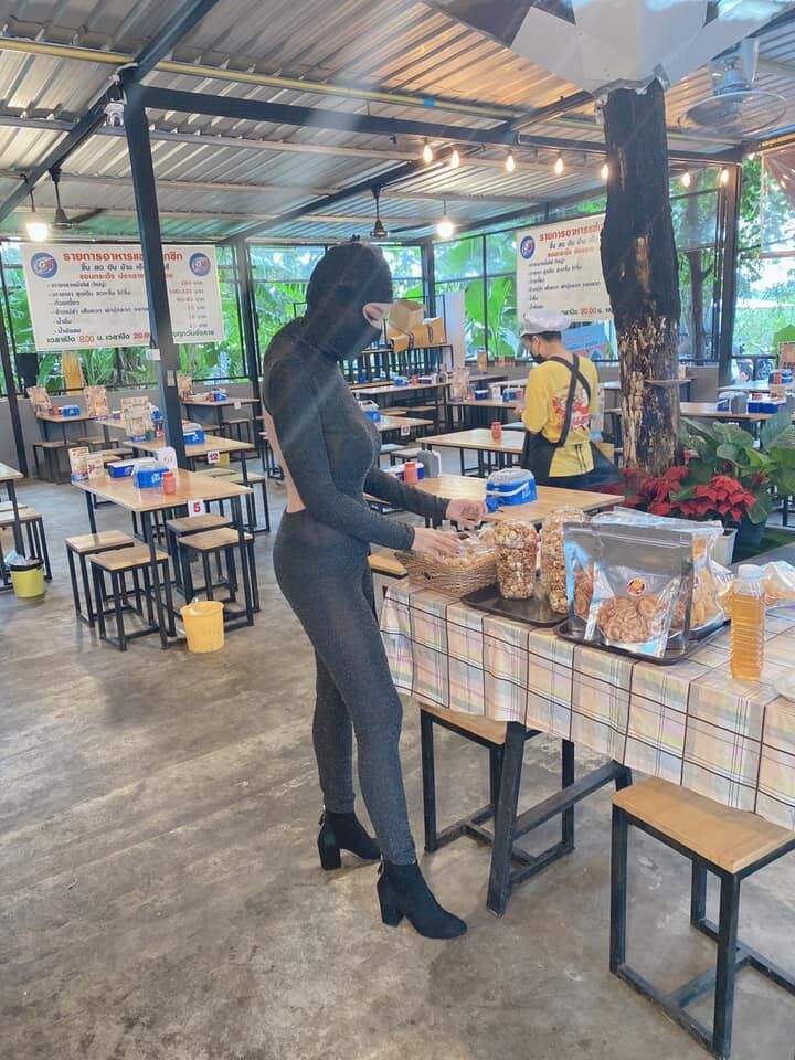 แม่ค้า ก๋วยเตี๋ยว