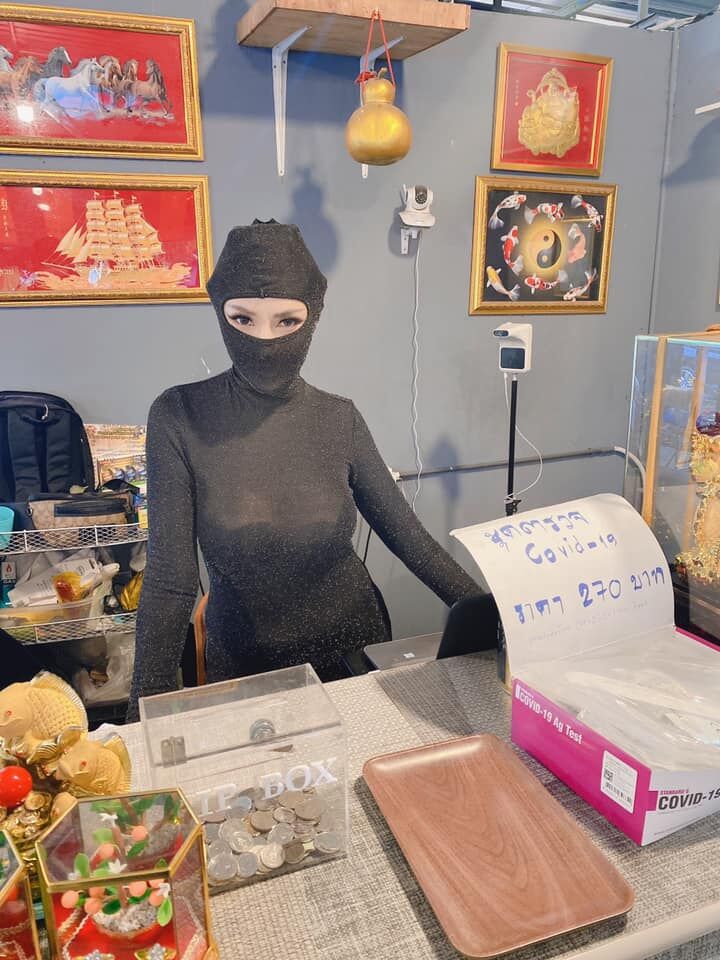 แม่ค้า ก๋วยเตี๋ยว