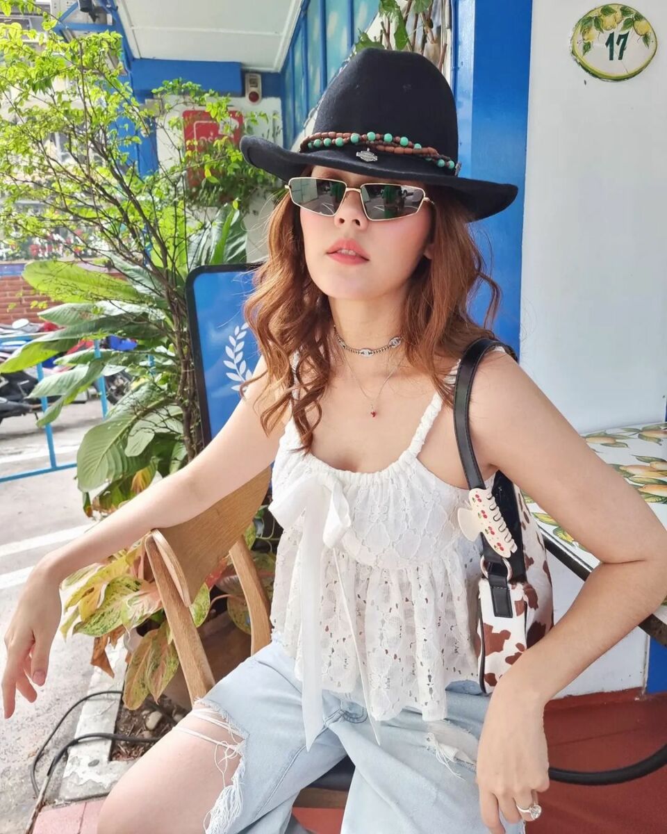 ชมพู่ อารยา