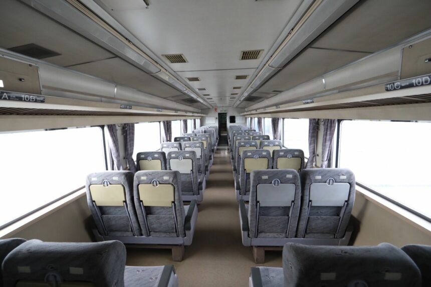 ขบวนรถไฟดีเซลราง Kiha 183